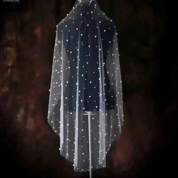 Beautiful Wedding Veil   - Picture 3 of 9